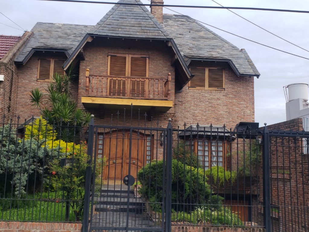 Chalet en  Venta Castelar Norte
