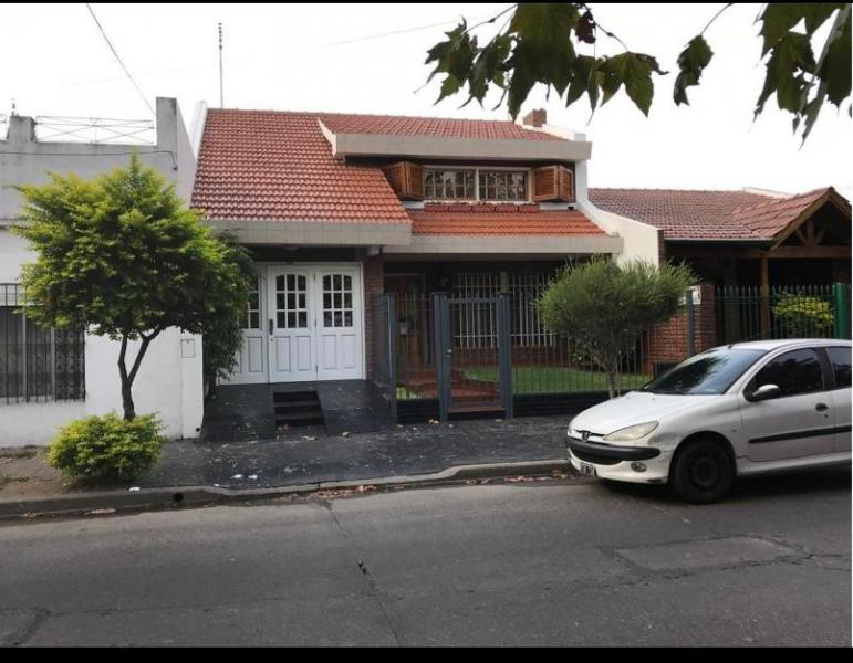 Excelente casa en  Venta, Morón 